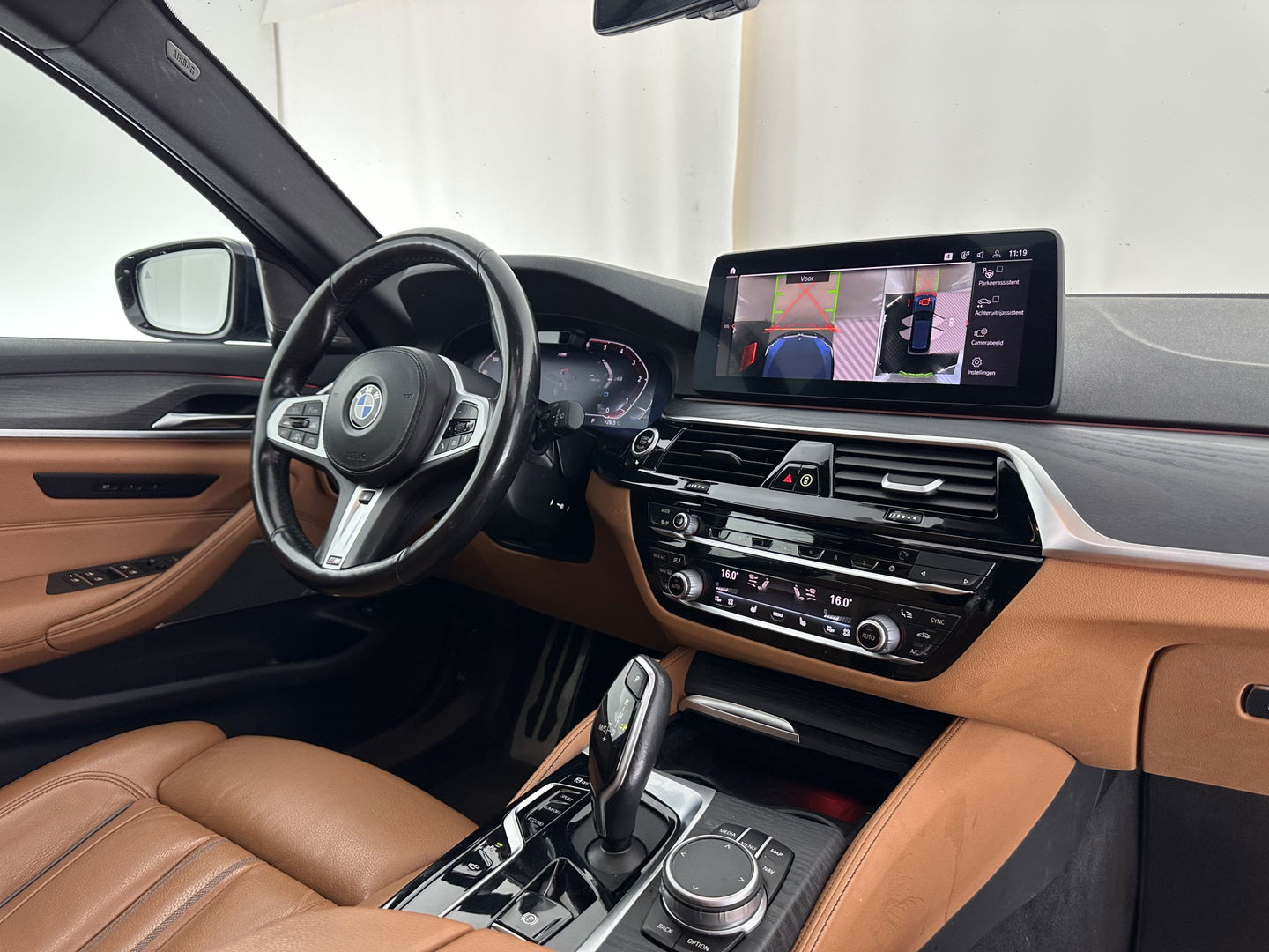BMW 5 Serie Touring 540d xDrive High Executive Aut. *PANO | LASER-LIGHT | HEAD-UP | LUXURY-LEATHER | BLIND-SPOT | MEMORY-PACK | HARMAN/KARDON | TOP-VIEW | DIGI-COCKPIT | HEATED-COMFORTSEATS | KEYLESS | NAVI-FULLMAP | 18''ALU |