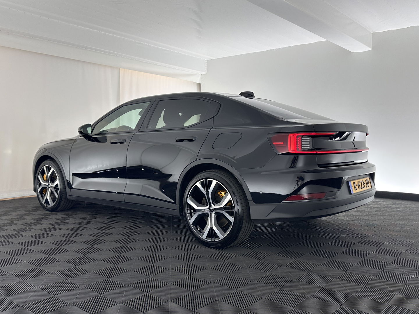 Polestar 2 Long Range Dual Motor Launch Edition 78kWh [ 3-Fase ] (INCL-BTW) *PANO | NAVI-FULLMAP | FULL-LED | BLIND-SPOT | KEYLESS | LANE-ASSIST | DIGI-COCKPIT | CARPLAY | DAB+ | HEATED-COMFORTSEATS | ECC | MEMORY-PACK | PDC | 20''ALU*