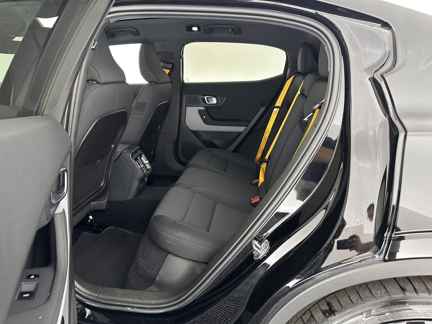 Polestar 2 Long Range Dual Motor Launch Edition 78kWh [ 3-Fase ] (INCL-BTW) *PANO | NAVI-FULLMAP | FULL-LED | BLIND-SPOT | KEYLESS | LANE-ASSIST | DIGI-COCKPIT | CARPLAY | DAB+ | HEATED-COMFORTSEATS | ECC | MEMORY-PACK | PDC | 20''ALU*