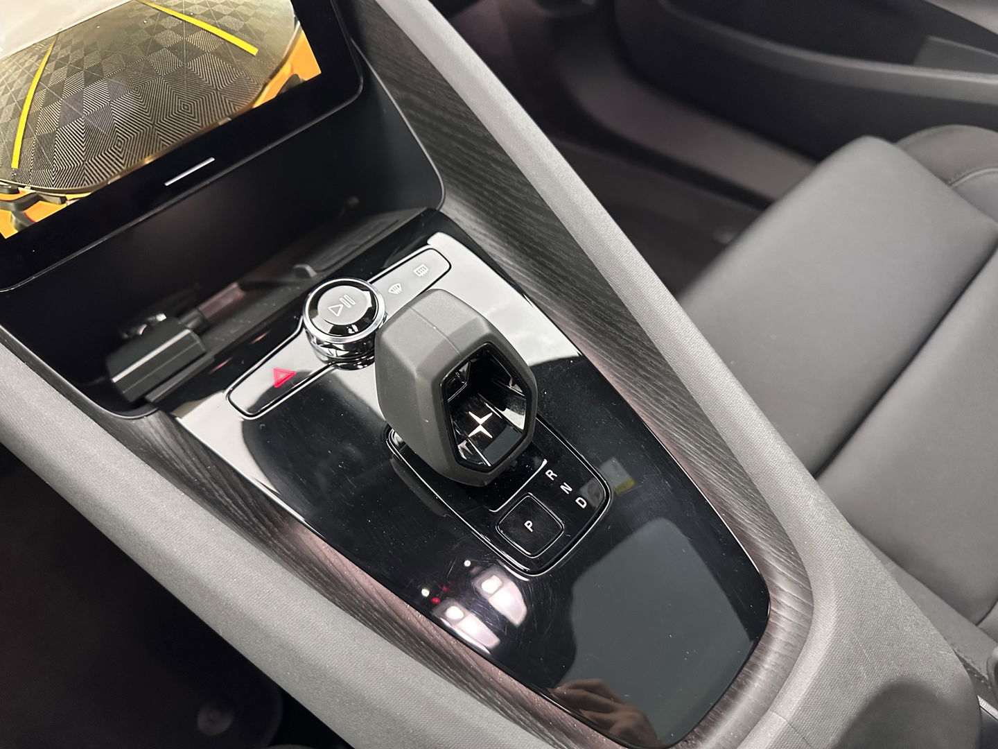 Polestar 2 Long Range Dual Motor Launch Edition 78kWh [ 3-Fase ] (INCL-BTW) *PANO | NAVI-FULLMAP | FULL-LED | BLIND-SPOT | KEYLESS | LANE-ASSIST | DIGI-COCKPIT | CARPLAY | DAB+ | HEATED-COMFORTSEATS | ECC | MEMORY-PACK | PDC | 20''ALU*
