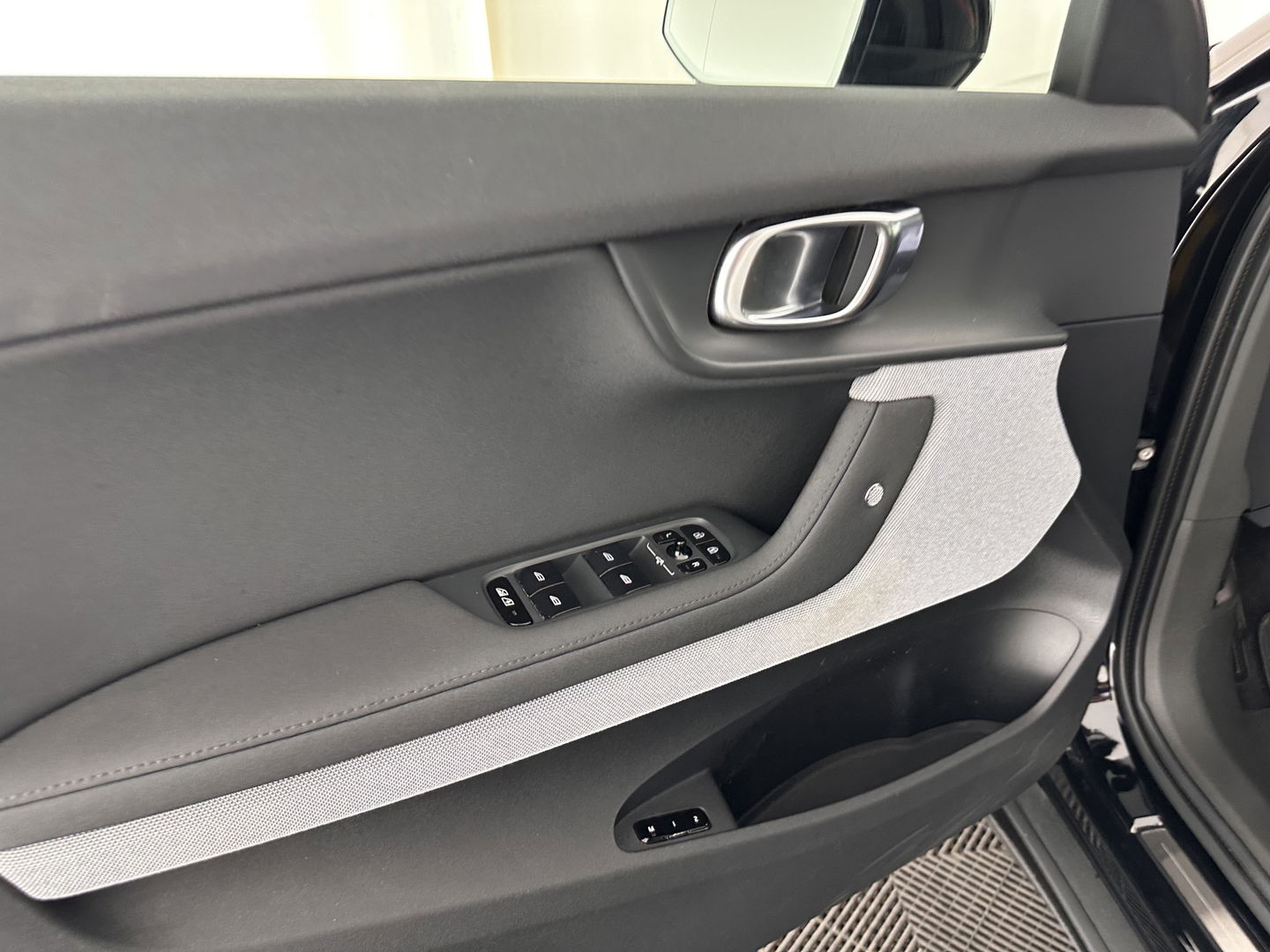 Polestar 2 Long Range Dual Motor Launch Edition 78kWh [ 3-Fase ] (INCL-BTW) *PANO | NAVI-FULLMAP | FULL-LED | BLIND-SPOT | KEYLESS | LANE-ASSIST | DIGI-COCKPIT | CARPLAY | DAB+ | HEATED-COMFORTSEATS | ECC | MEMORY-PACK | PDC | 20''ALU*