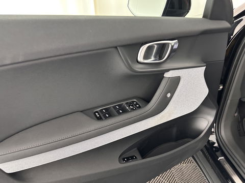 Polestar 2 Long Range Dual Motor Launch Edition 78kWh [ 3-Fase ] (INCL-BTW) *PANO | NAVI-FULLMAP | FULL-LED | BLIND-SPOT | KEYLESS | LANE-ASSIST | DIGI-COCKPIT | CARPLAY | DAB+ | HEATED-COMFORTSEATS | ECC | MEMORY-PACK | PDC | 20''ALU*
