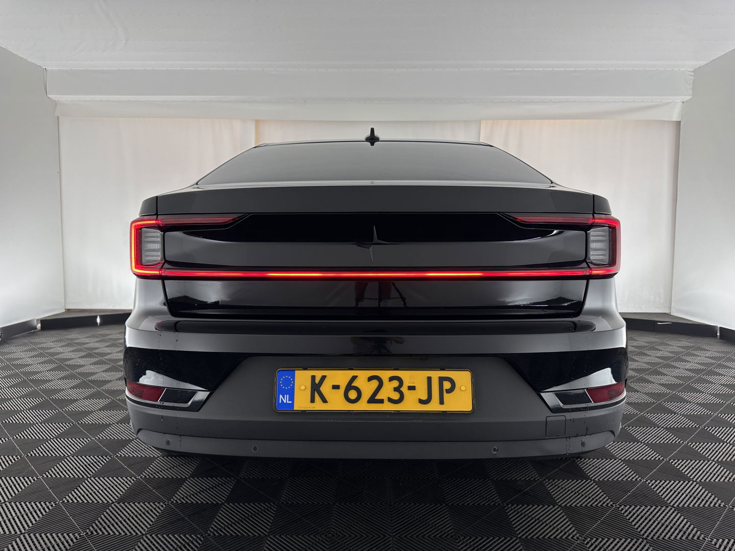 Polestar 2 Long Range Dual Motor Launch Edition 78kWh [ 3-Fase ] (INCL-BTW) *PANO | NAVI-FULLMAP | FULL-LED | BLIND-SPOT | KEYLESS | LANE-ASSIST | DIGI-COCKPIT | CARPLAY | DAB+ | HEATED-COMFORTSEATS | ECC | MEMORY-PACK | PDC | 20''ALU*