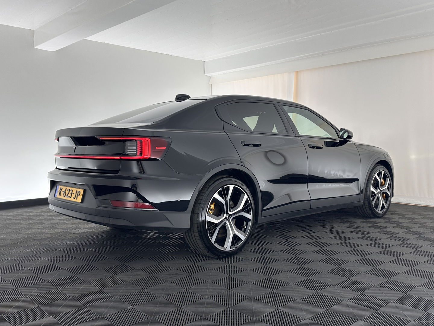 Polestar 2 Long Range Dual Motor Launch Edition 78kWh [ 3-Fase ] (INCL-BTW) *PANO | NAVI-FULLMAP | FULL-LED | BLIND-SPOT | KEYLESS | LANE-ASSIST | DIGI-COCKPIT | CARPLAY | DAB+ | HEATED-COMFORTSEATS | ECC | MEMORY-PACK | PDC | 20''ALU*