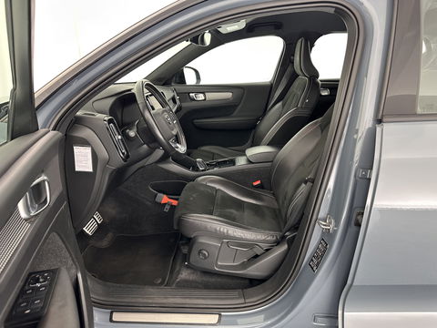 Volvo XC40 Recharge P8 AWD R-Design [ 3-Fase ] (INCL-BTW) *LEATHER-ALCANTARA | DIGI-COCKPIT | FULL-LED | PREMIUM-AUDIO | TOP-VIEW | CARPLAY | NAVI-FULLMAP | ECC | PDC | KEYLESS | HEATED-SPORTSEATS | BLIS | PRIVACY-GLASS | TOWBAR | 19''ALU