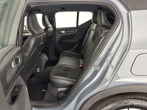 Volvo XC40 Recharge P8 AWD R-Design [ 3-Fase ] (INCL-BTW) *LEATHER-ALCANTARA | DIGI-COCKPIT | FULL-LED | PREMIUM-AUDIO | TOP-VIEW | CARPLAY | NAVI-FULLMAP | ECC | PDC | KEYLESS | HEATED-SPORTSEATS | BLIS | PRIVACY-GLASS | TOWBAR | 19''ALU