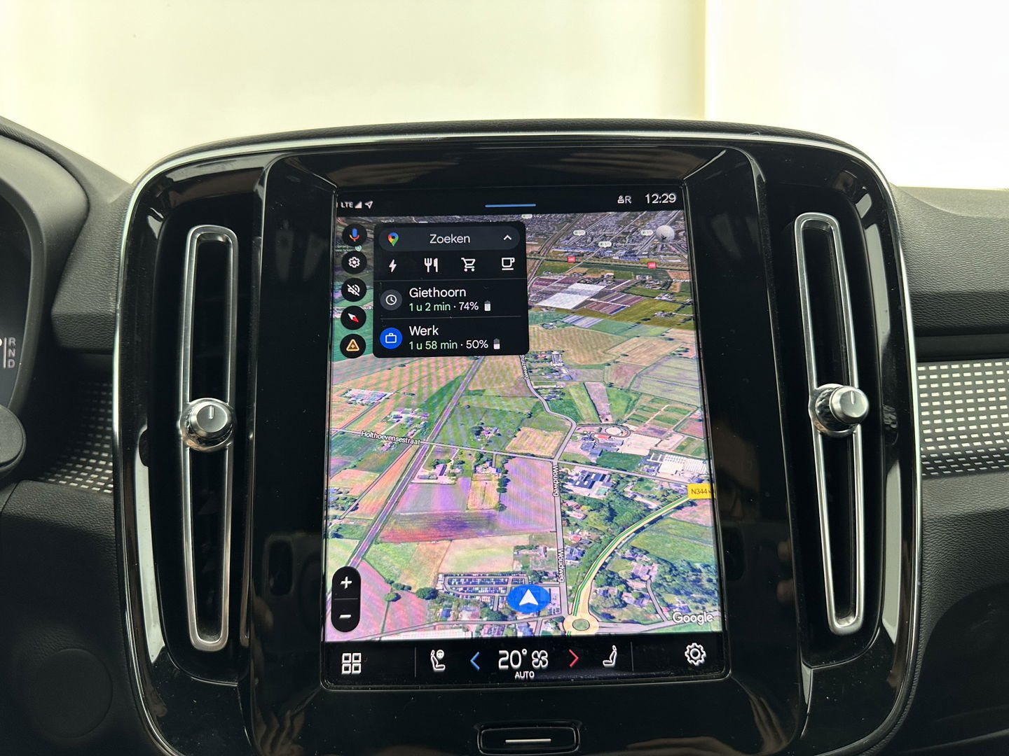 Volvo XC40 Recharge P8 AWD R-Design [ 3-Fase ] (INCL-BTW) *LEATHER-ALCANTARA | DIGI-COCKPIT | FULL-LED | PREMIUM-AUDIO | TOP-VIEW | CARPLAY | NAVI-FULLMAP | ECC | PDC | KEYLESS | HEATED-SPORTSEATS | BLIS | PRIVACY-GLASS | TOWBAR | 19''ALU
