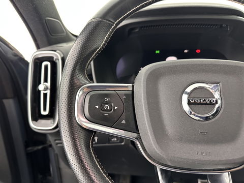 Volvo XC40 Recharge P8 AWD R-Design [ 3-Fase ] (INCL-BTW) *LEATHER-ALCANTARA | DIGI-COCKPIT | FULL-LED | PREMIUM-AUDIO | TOP-VIEW | CARPLAY | NAVI-FULLMAP | ECC | PDC | KEYLESS | HEATED-SPORTSEATS | BLIS | PRIVACY-GLASS | TOWBAR | 19''ALU