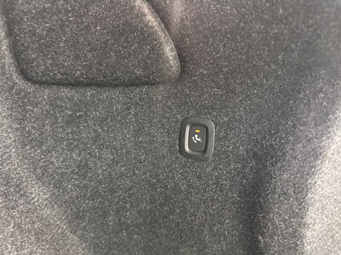 Volvo XC40 Recharge P8 AWD R-Design [ 3-Fase ] (INCL-BTW) *LEATHER-ALCANTARA | DIGI-COCKPIT | FULL-LED | PREMIUM-AUDIO | TOP-VIEW | CARPLAY | NAVI-FULLMAP | ECC | PDC | KEYLESS | HEATED-SPORTSEATS | BLIS | PRIVACY-GLASS | TOWBAR | 19''ALU