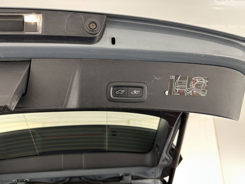 Volvo XC40 Recharge P8 AWD R-Design [ 3-Fase ] (INCL-BTW) *LEATHER-ALCANTARA | DIGI-COCKPIT | FULL-LED | PREMIUM-AUDIO | TOP-VIEW | CARPLAY | NAVI-FULLMAP | ECC | PDC | KEYLESS | HEATED-SPORTSEATS | BLIS | PRIVACY-GLASS | TOWBAR | 19''ALU