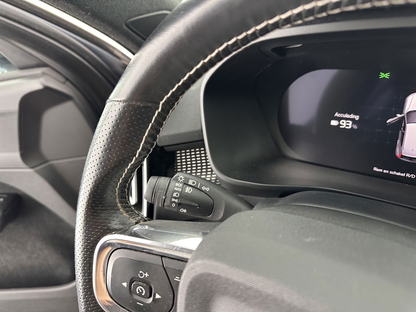 Volvo XC40 Recharge P8 AWD R-Design [ 3-Fase ] (INCL-BTW) *LEATHER-ALCANTARA | DIGI-COCKPIT | FULL-LED | PREMIUM-AUDIO | TOP-VIEW | CARPLAY | NAVI-FULLMAP | ECC | PDC | KEYLESS | HEATED-SPORTSEATS | BLIS | PRIVACY-GLASS | TOWBAR | 19''ALU