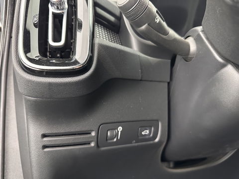 Volvo XC40 Recharge P8 AWD R-Design [ 3-Fase ] (INCL-BTW) *LEATHER-ALCANTARA | DIGI-COCKPIT | FULL-LED | PREMIUM-AUDIO | TOP-VIEW | CARPLAY | NAVI-FULLMAP | ECC | PDC | KEYLESS | HEATED-SPORTSEATS | BLIS | PRIVACY-GLASS | TOWBAR | 19''ALU