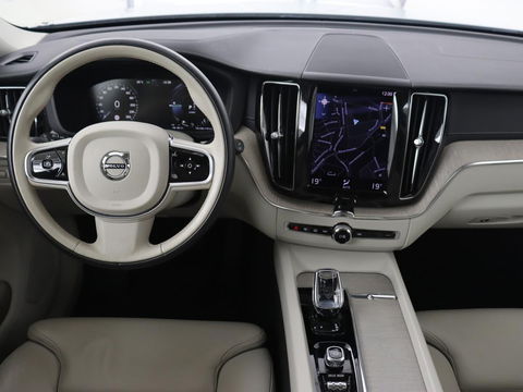 Volvo XC60 2.0 Recharge T8 AWD Inscription | Panoramadak | Trekhaak | Leder | Camera | Carplay | Navigatie | Memory | Keyless | PHEV | Plug In