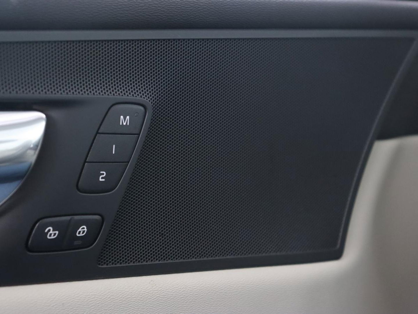Volvo XC60 2.0 Recharge T8 AWD Inscription | Panoramadak | Trekhaak | Leder | Camera | Carplay | Navigatie | Memory | Keyless | PHEV | Plug In