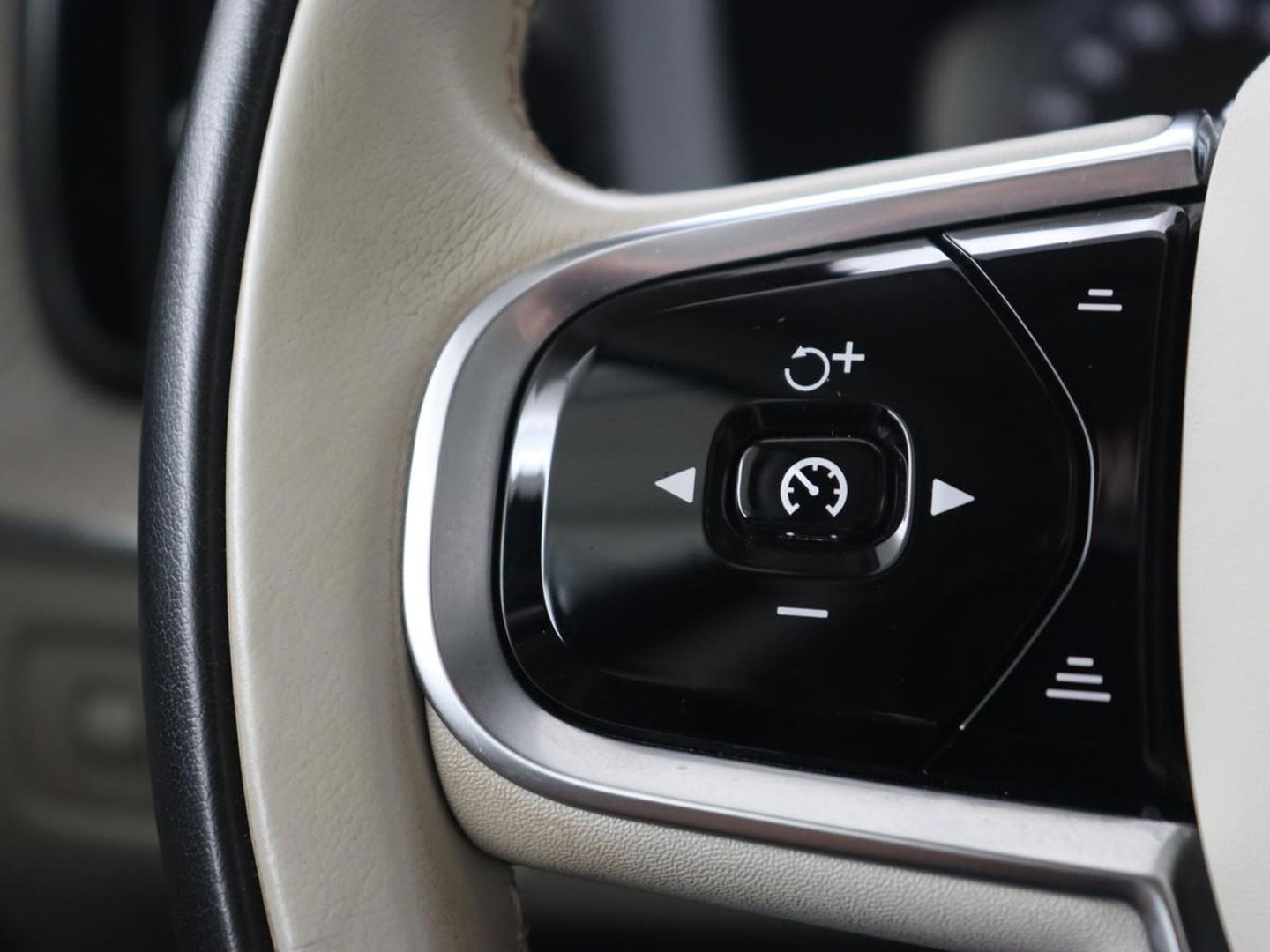 Volvo XC60 2.0 Recharge T8 AWD Inscription | Panoramadak | Trekhaak | Leder | Camera | Carplay | Navigatie | Memory | Keyless | PHEV | Plug In