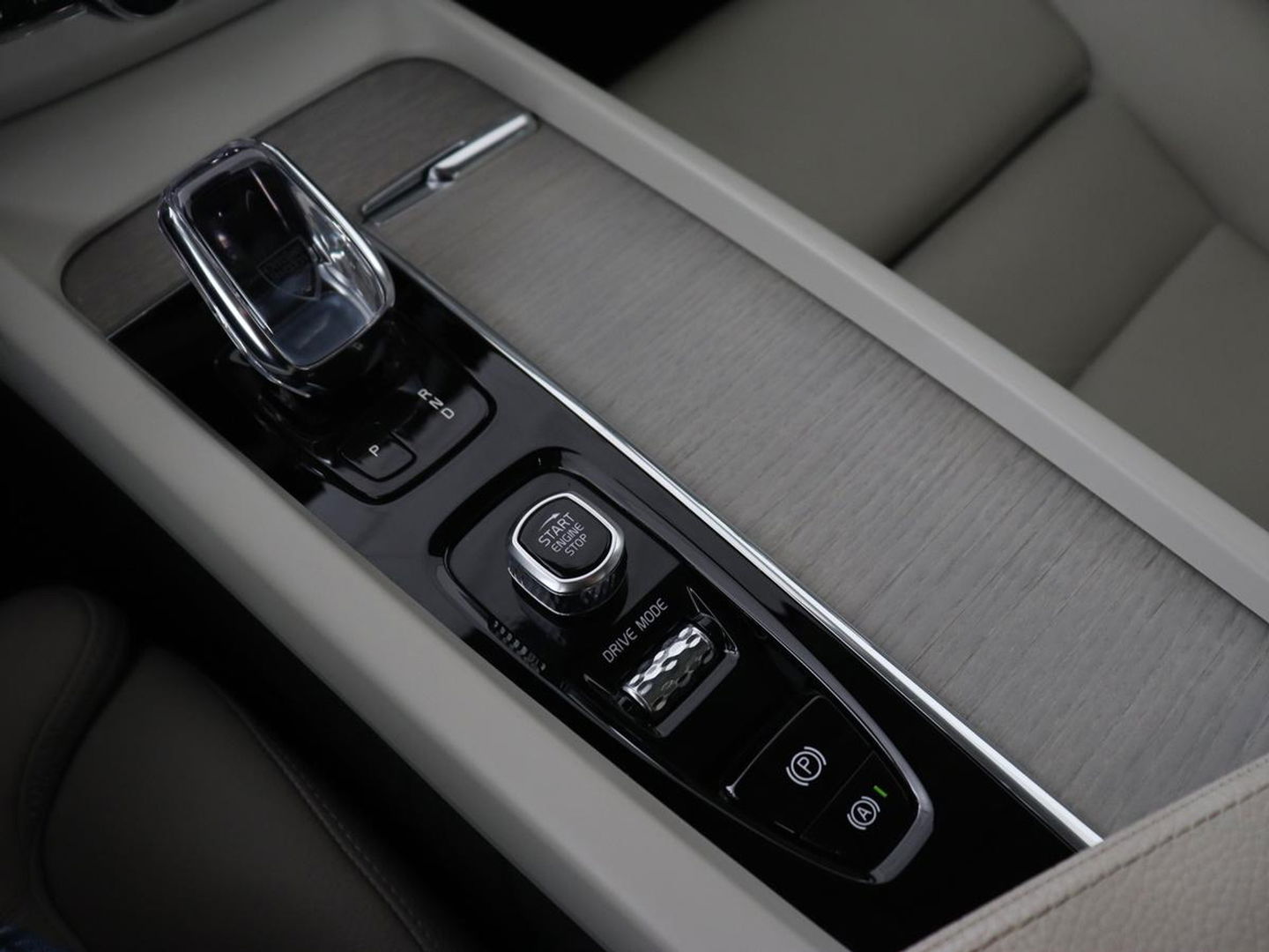 Volvo XC60 2.0 Recharge T8 AWD Inscription | Panoramadak | Trekhaak | Leder | Camera | Carplay | Navigatie | Memory | Keyless | PHEV | Plug In