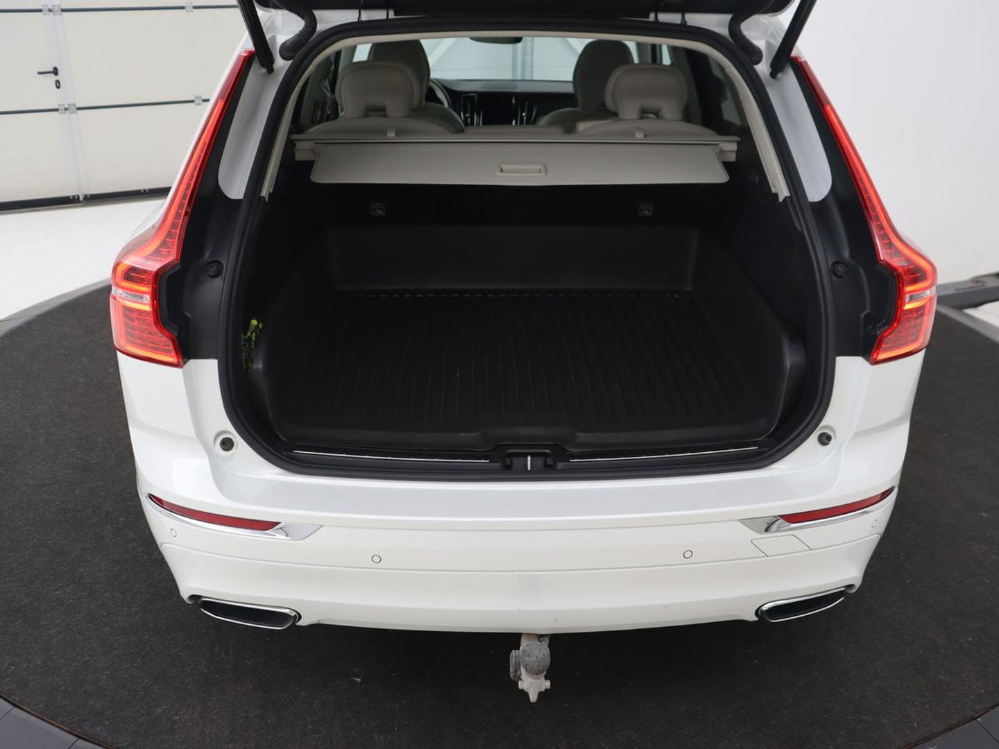 Volvo XC60 2.0 Recharge T8 AWD Inscription | Panoramadak | Trekhaak | Leder | Camera | Carplay | Navigatie | Memory | Keyless | PHEV | Plug In