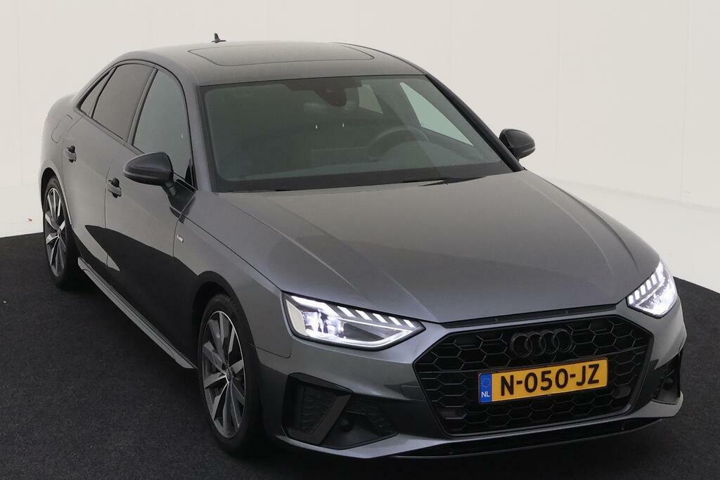 Audi A4 Limousine 35 TFSI S-line Competition Pano Sfeer NAP
