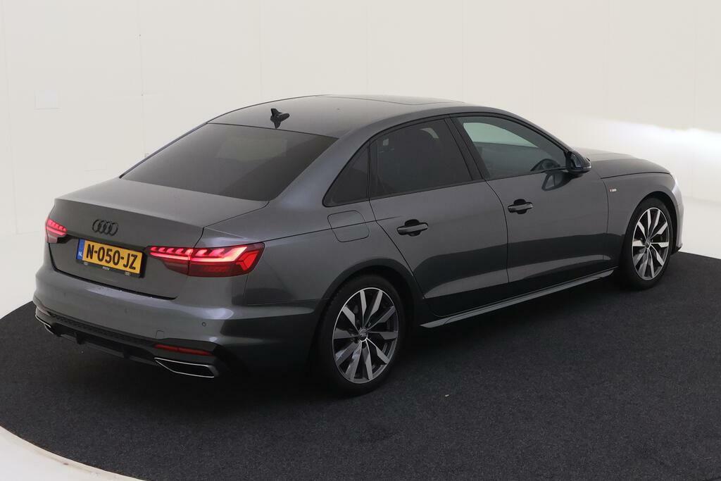 Audi A4 Limousine 35 TFSI S-line Competition Pano Sfeer NAP