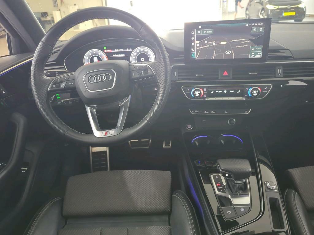 Audi A4 Limousine 35 TFSI S-line Competition Pano Sfeer NAP