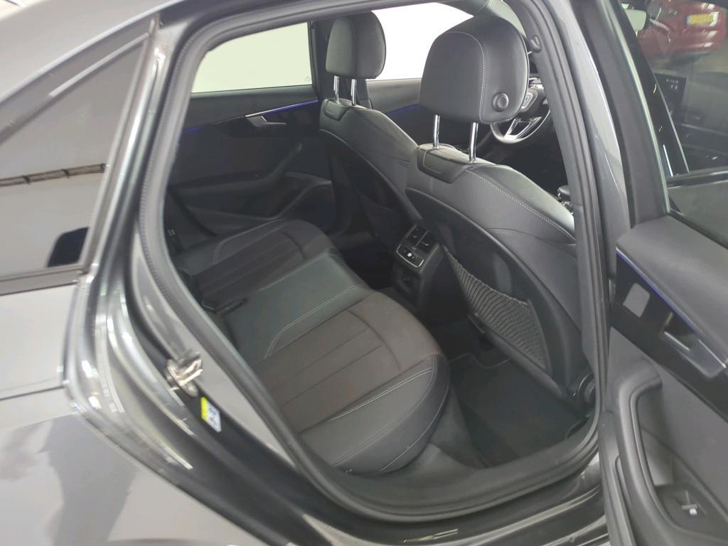 Audi A4 Limousine 35 TFSI S-line Competition Pano Sfeer NAP