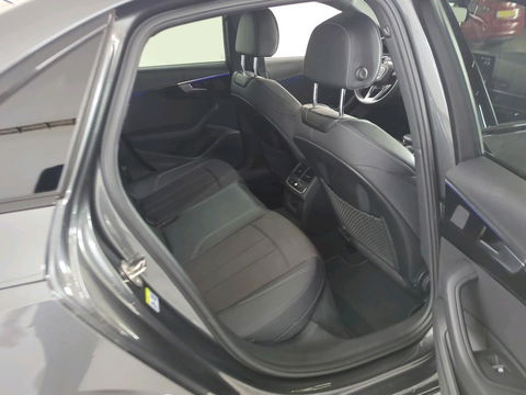 Audi A4 Limousine 35 TFSI S-line Competition Pano Sfeer NAP