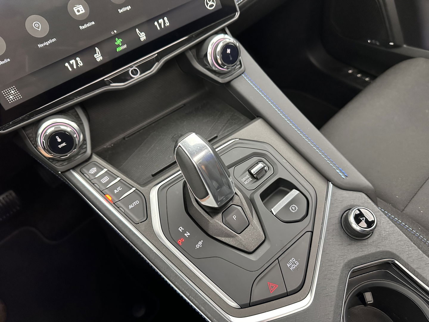 Lynk & Co 01 1.5 (INCL-BTW) Aut. *PANO | FULL-LED | ADAPTIVE-CRUISE | MICROFIBRE | BLIND-SPOT | MEMORY-PACK | DIGI-COCKPIT | HEATED-SPORTSEATS | TOPVIEW | KEYLESS | DAB+ | NAVI-FULLMAP |  ECC | AMBIENT-LIGHT