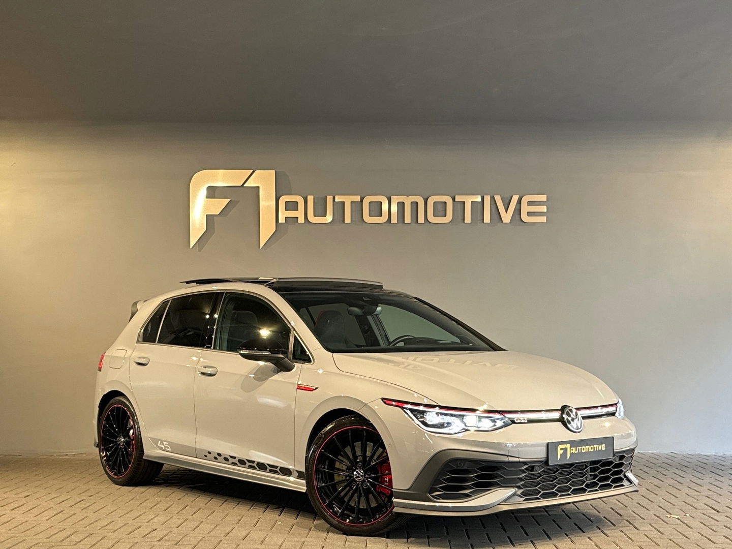 Volkswagen Golf 2.0 TSI GTI Clubsport 45 Jahre Pano|HuD|Akra