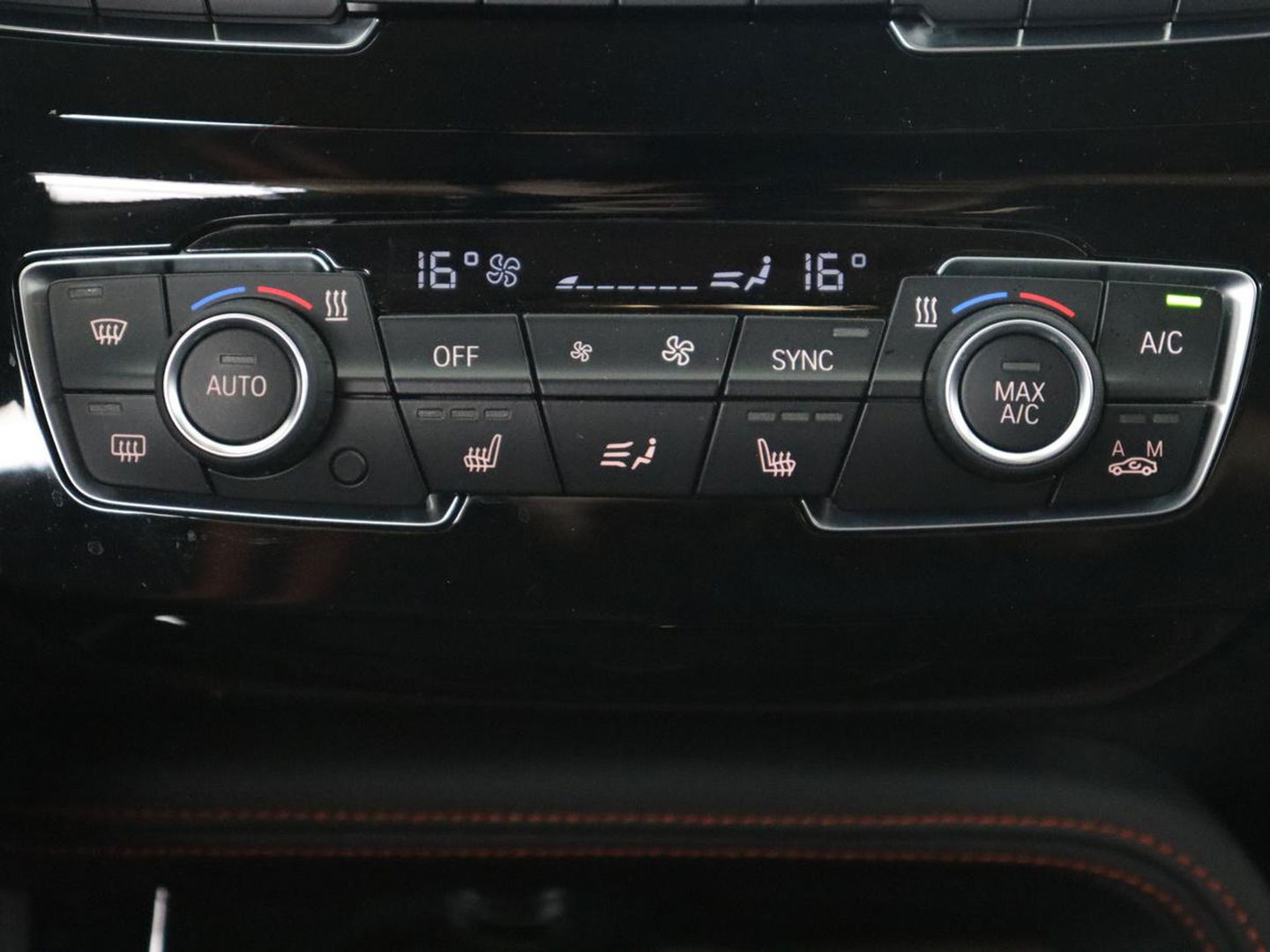 BMW X1 xDrive25e Sport Line | Stoelverwarming | Camera | Full LED | Sportstoelen | Keyless | Navigatie | Climate control | Parkeerhulp | Cruise control | DAB | Bluetooth