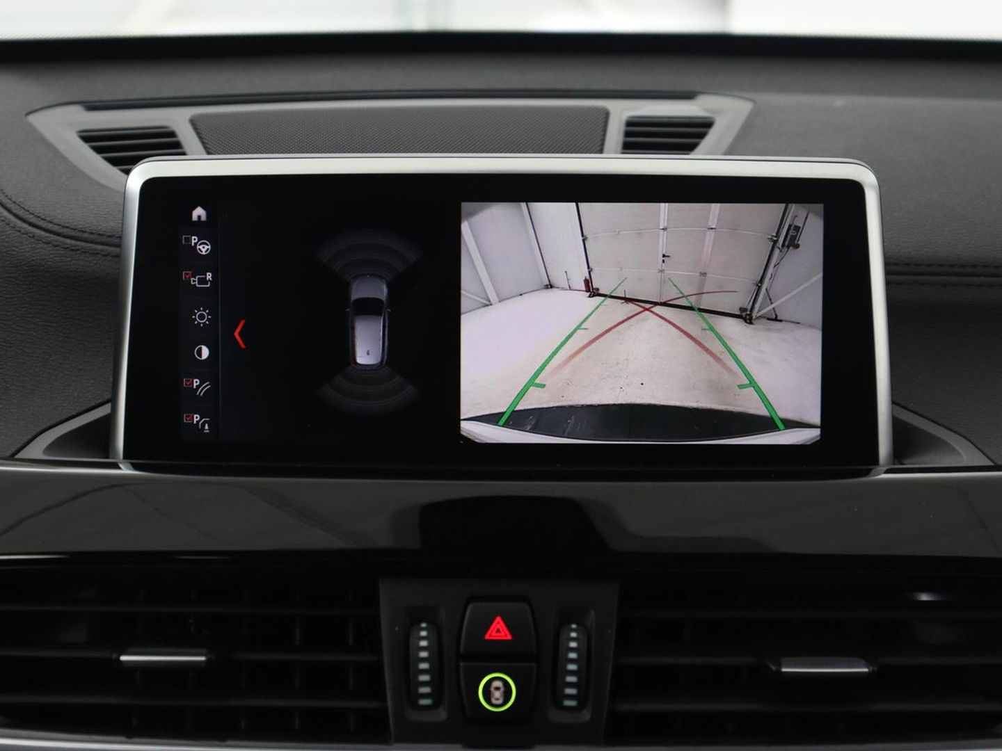 BMW X1 xDrive25e Sport Line | Stoelverwarming | Camera | Full LED | Sportstoelen | Keyless | Navigatie | Climate control | Parkeerhulp | Cruise control | DAB | Bluetooth