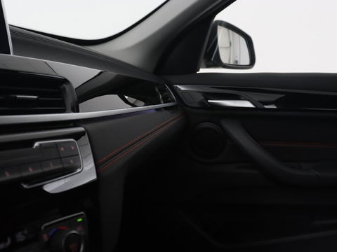 BMW X1 xDrive25e Sport Line | Stoelverwarming | Camera | Full LED | Sportstoelen | Keyless | Navigatie | Climate control | Parkeerhulp | Cruise control | DAB | Bluetooth