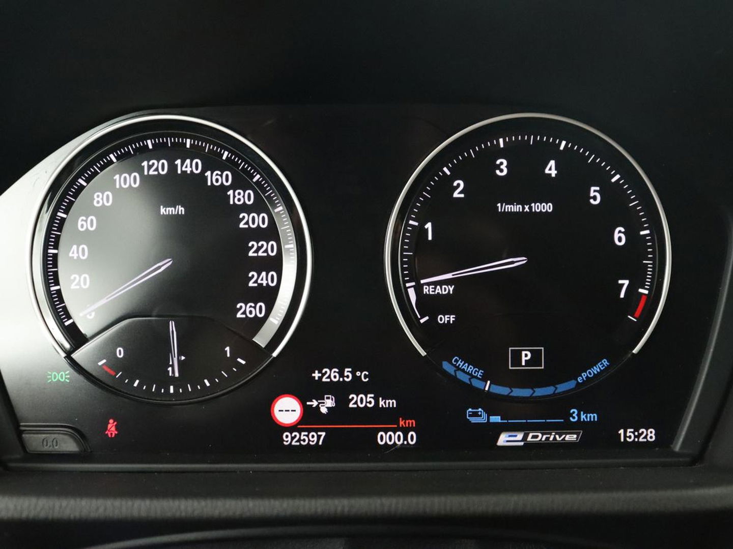 BMW X1 xDrive25e Sport Line | Stoelverwarming | Camera | Full LED | Sportstoelen | Keyless | Navigatie | Climate control | Parkeerhulp | Cruise control | DAB | Bluetooth