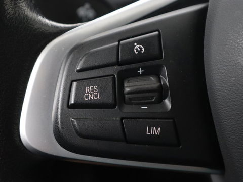BMW X1 xDrive25e Sport Line | Stoelverwarming | Camera | Full LED | Sportstoelen | Keyless | Navigatie | Climate control | Parkeerhulp | Cruise control | DAB | Bluetooth