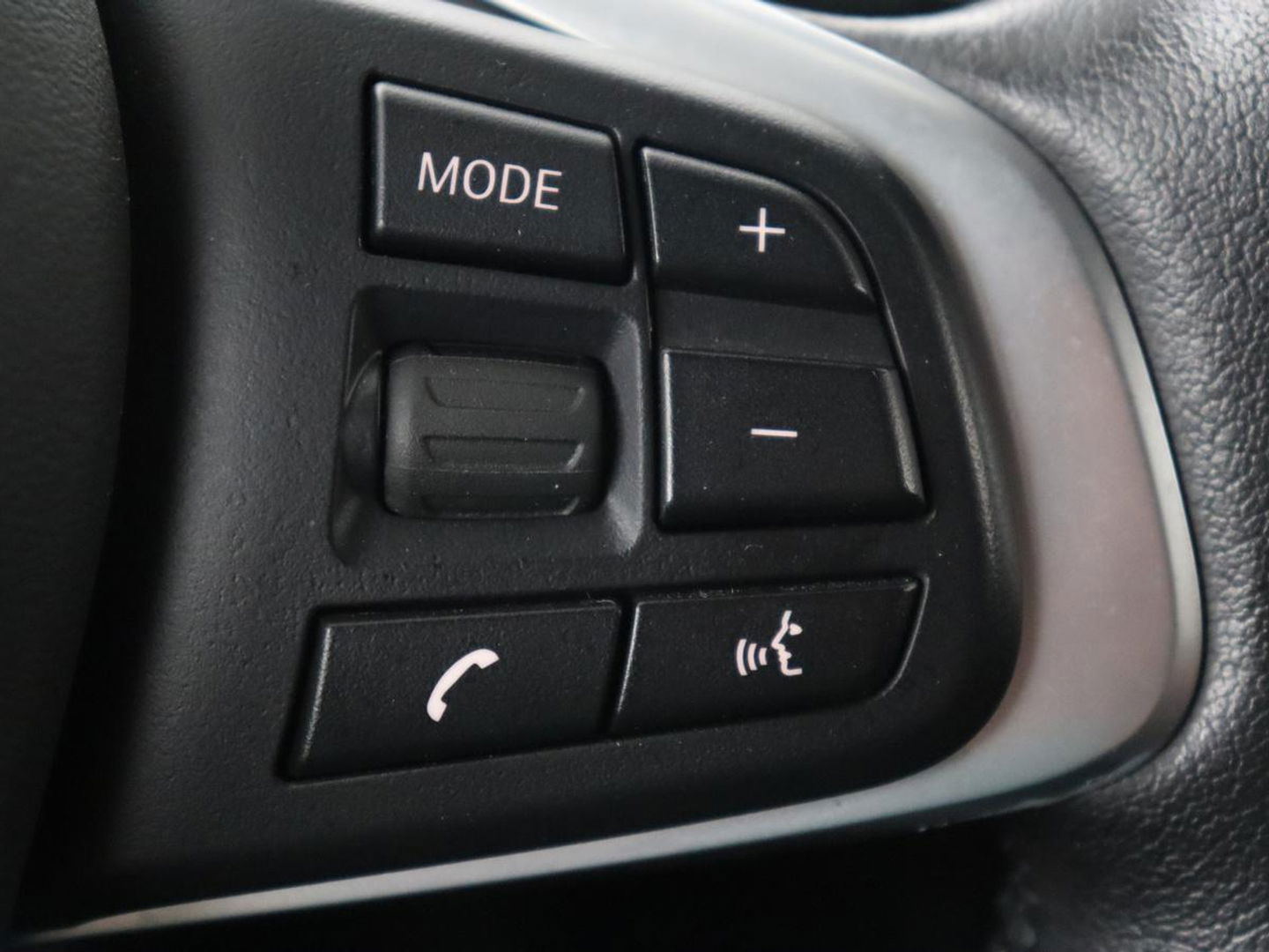 BMW X1 xDrive25e Sport Line | Stoelverwarming | Camera | Full LED | Sportstoelen | Keyless | Navigatie | Climate control | Parkeerhulp | Cruise control | DAB | Bluetooth