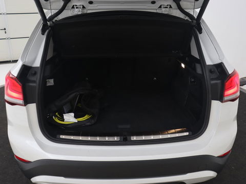 BMW X1 xDrive25e Sport Line | Stoelverwarming | Camera | Full LED | Sportstoelen | Keyless | Navigatie | Climate control | Parkeerhulp | Cruise control | DAB | Bluetooth