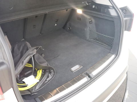 BMW X1 xDrive25e Sport Line | Stoelverwarming | Camera | Full LED | Sportstoelen | Keyless | Navigatie | Climate control | Parkeerhulp | Cruise control | DAB | Bluetooth