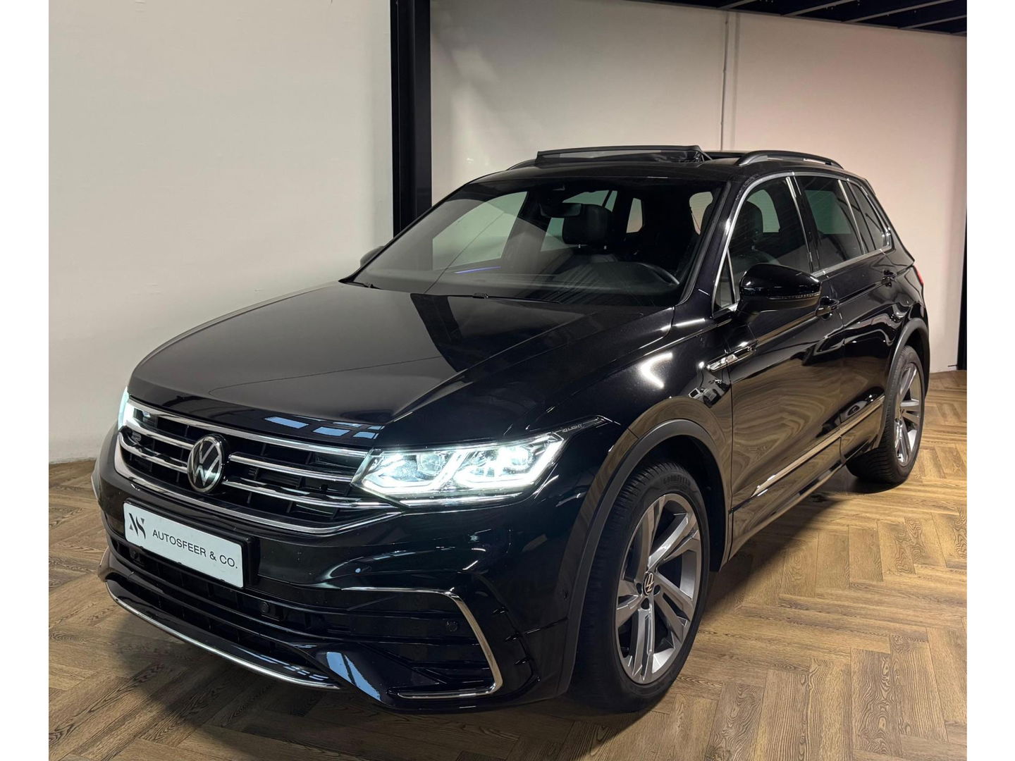 Volkswagen Tiguan 1.5 TSI R-Line PANO KEYLESS VOL'