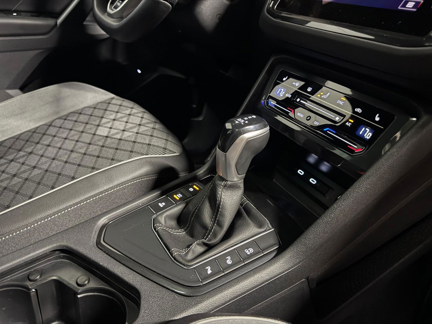 Volkswagen Tiguan 1.5 TSI R-Line PANO KEYLESS VOL'