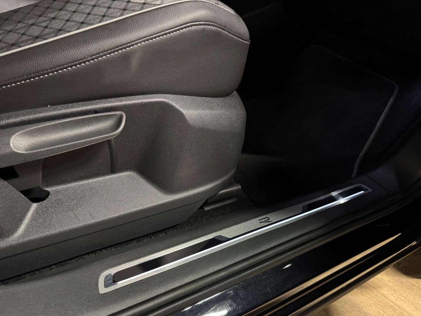 Volkswagen Tiguan 1.5 TSI R-Line PANO KEYLESS VOL'