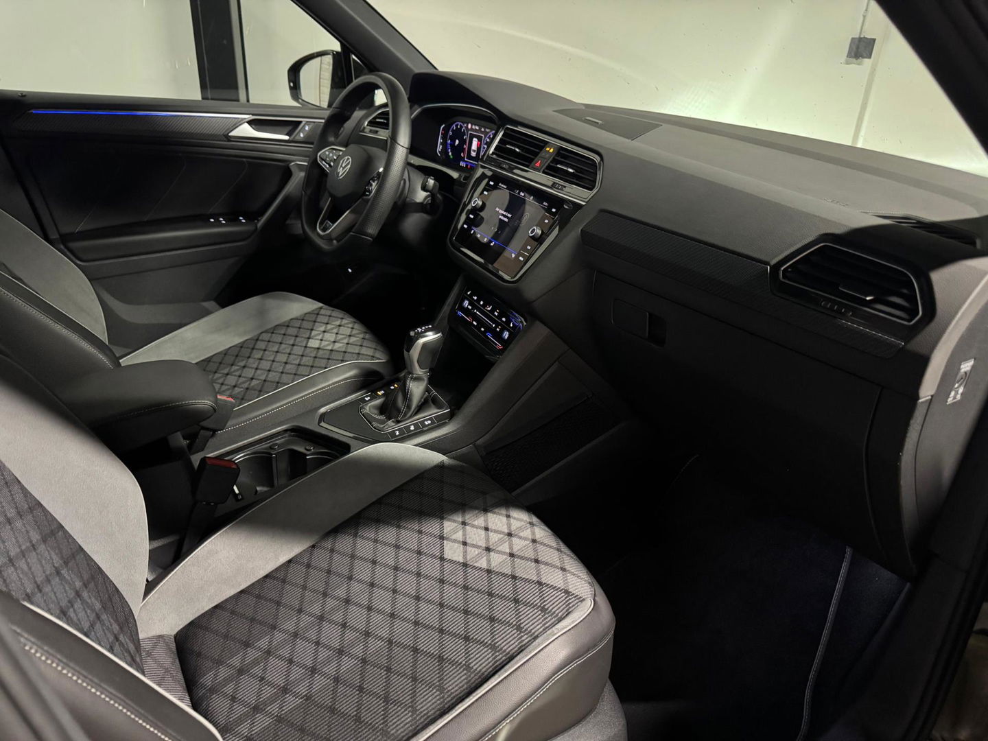 Volkswagen Tiguan 1.5 TSI R-Line PANO KEYLESS VOL'