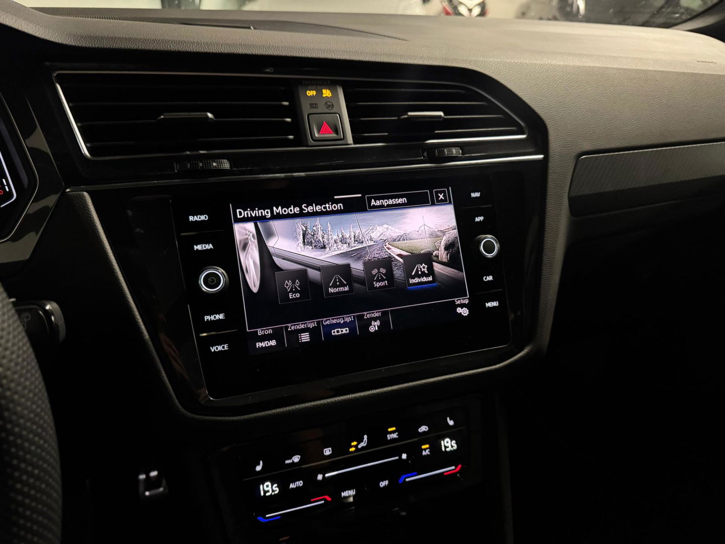 Volkswagen Tiguan 1.5 TSI R-Line PANO KEYLESS VOL'
