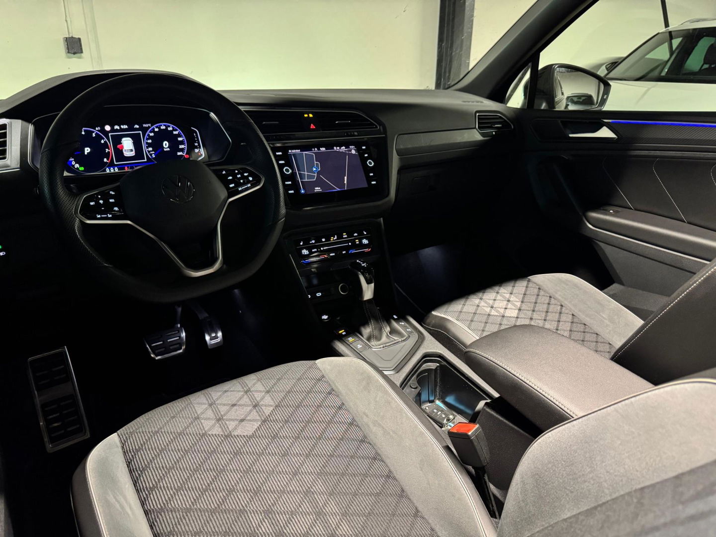 Volkswagen Tiguan 1.5 TSI R-Line PANO KEYLESS VOL'
