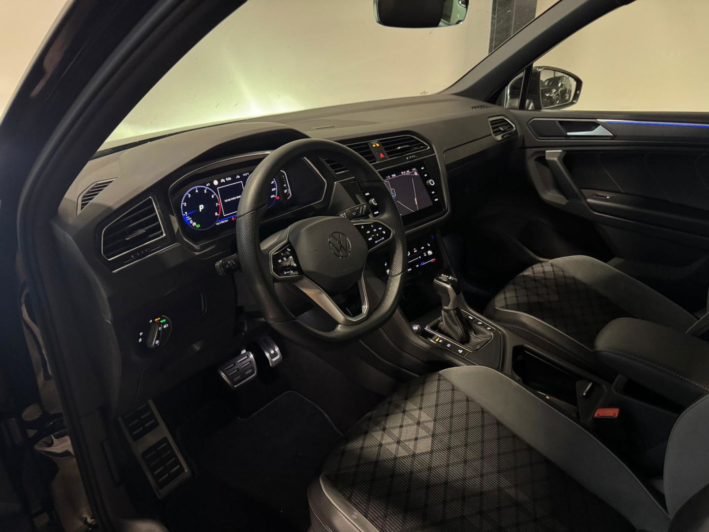 Volkswagen Tiguan 1.5 TSI R-Line PANO KEYLESS VOL'