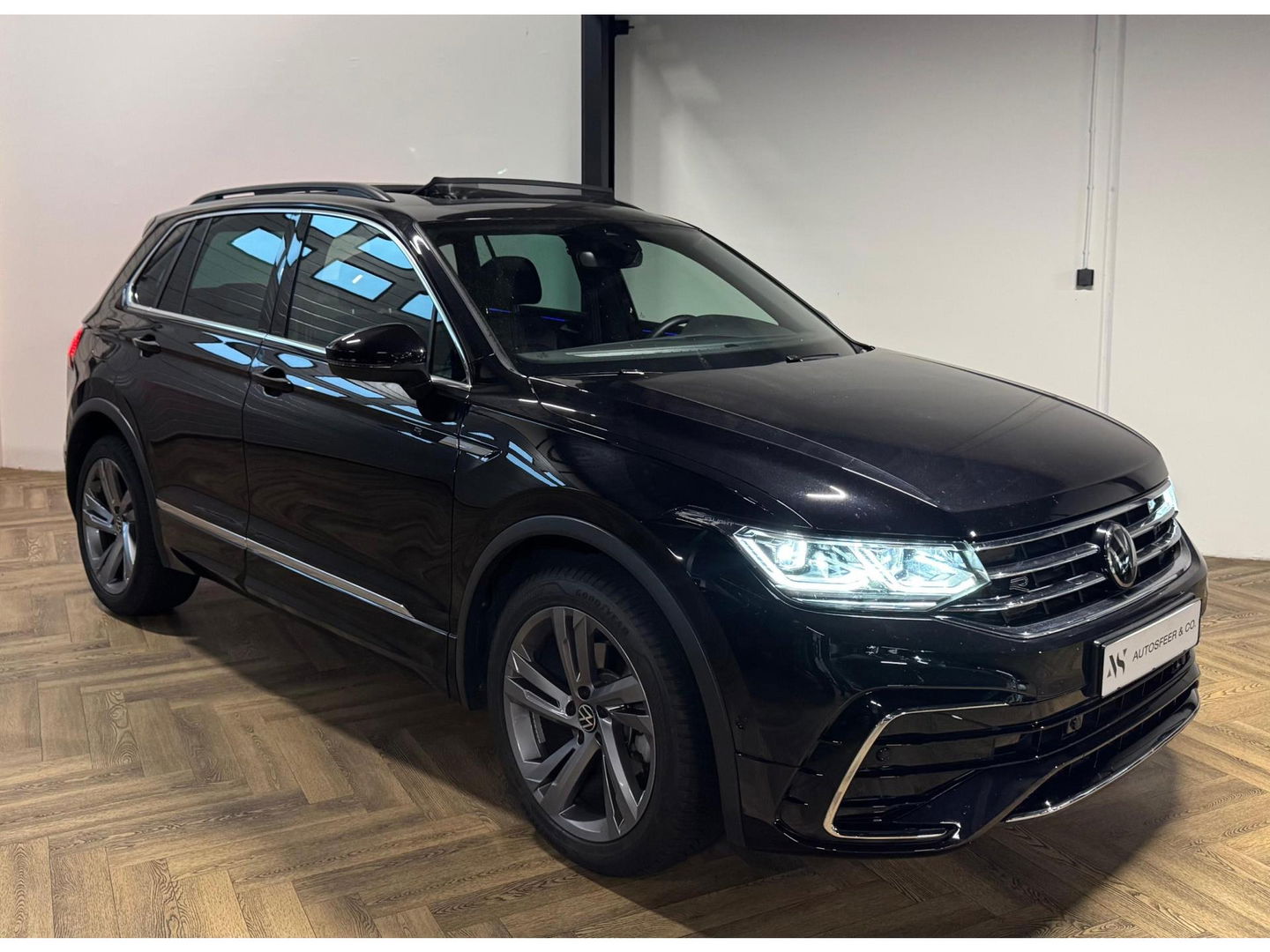 Volkswagen Tiguan 1.5 TSI R-Line PANO KEYLESS VOL'