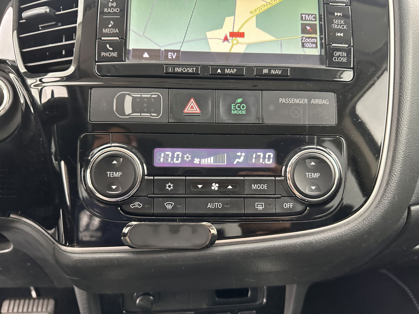 Mitsubishi Outlander 2.0 PHEV Executive Edition Aut.  *LEATHER-MICROFIBRE | NAVI-FULLMAP | KEYLESS | CAMERA | HEATED-COMFORTSEATS | ECC | PDC | CRUISE | 18''ALU | TOWBAR*