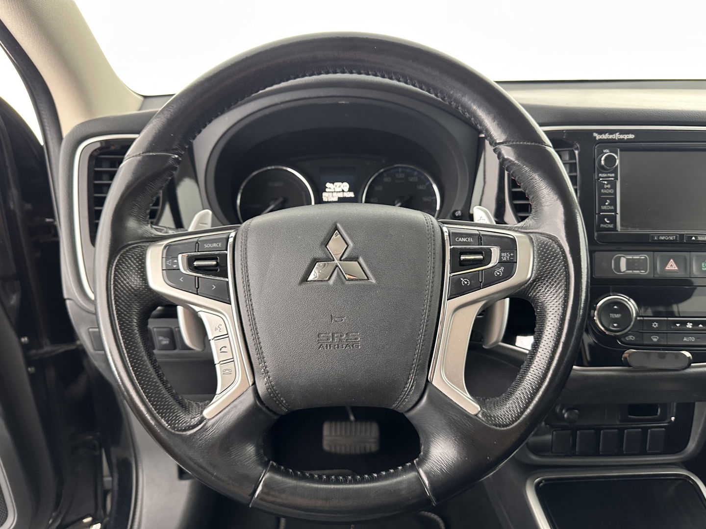 Mitsubishi Outlander 2.0 PHEV Executive Edition Aut.  *LEATHER-MICROFIBRE | NAVI-FULLMAP | KEYLESS | CAMERA | HEATED-COMFORTSEATS | ECC | PDC | CRUISE | 18''ALU | TOWBAR*
