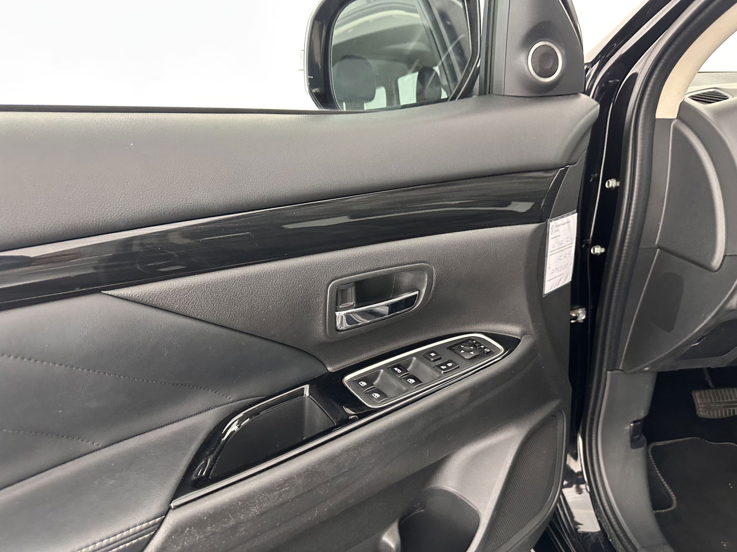 Mitsubishi Outlander 2.0 PHEV Executive Edition Aut.  *LEATHER-MICROFIBRE | NAVI-FULLMAP | KEYLESS | CAMERA | HEATED-COMFORTSEATS | ECC | PDC | CRUISE | 18''ALU | TOWBAR*