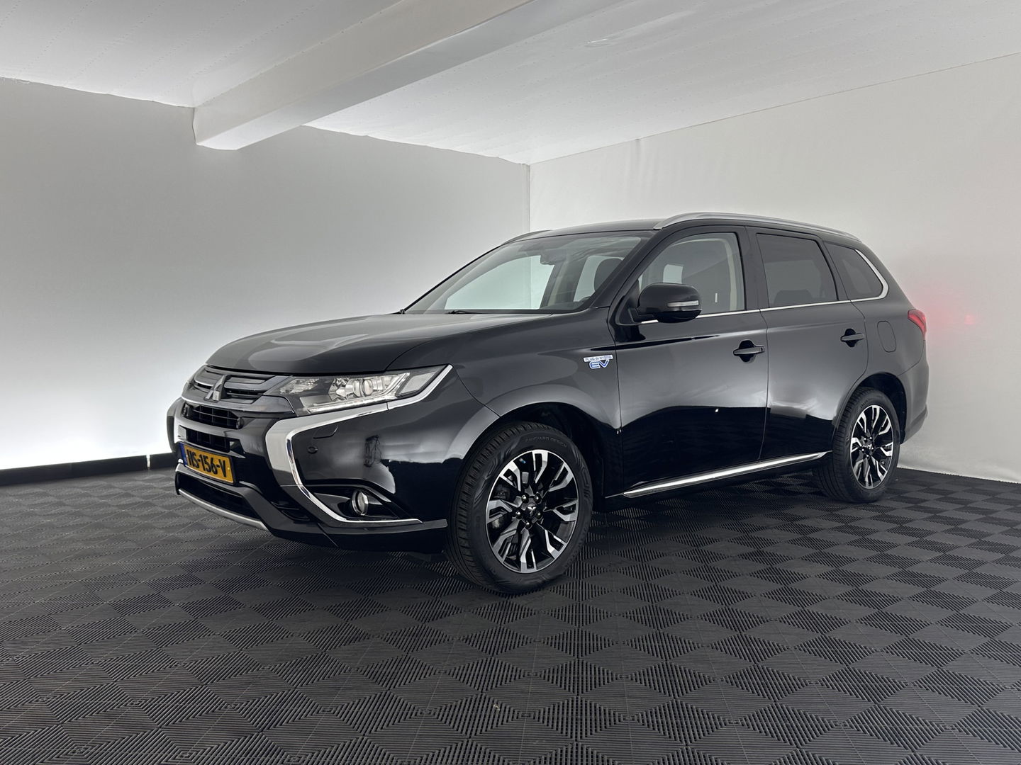 Mitsubishi Outlander 2.0 PHEV Executive Edition Aut.  *LEATHER-MICROFIBRE | NAVI-FULLMAP | KEYLESS | CAMERA | HEATED-COMFORTSEATS | ECC | PDC | CRUISE | 18''ALU | TOWBAR*