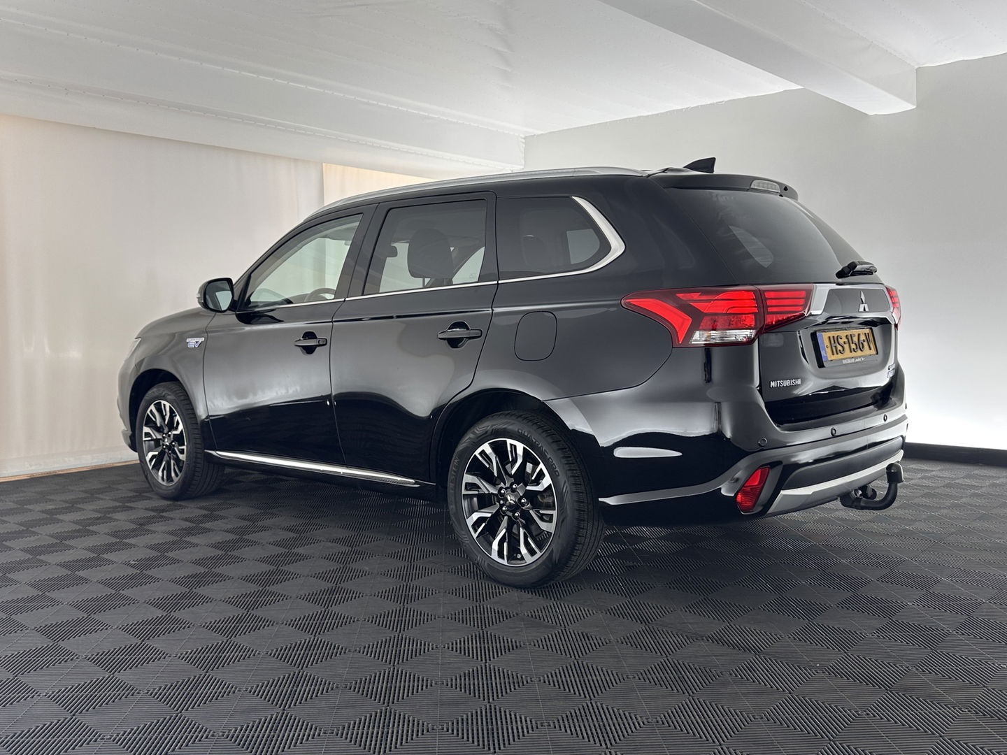 Mitsubishi Outlander 2.0 PHEV Executive Edition Aut.  *LEATHER-MICROFIBRE | NAVI-FULLMAP | KEYLESS | CAMERA | HEATED-COMFORTSEATS | ECC | PDC | CRUISE | 18''ALU | TOWBAR*