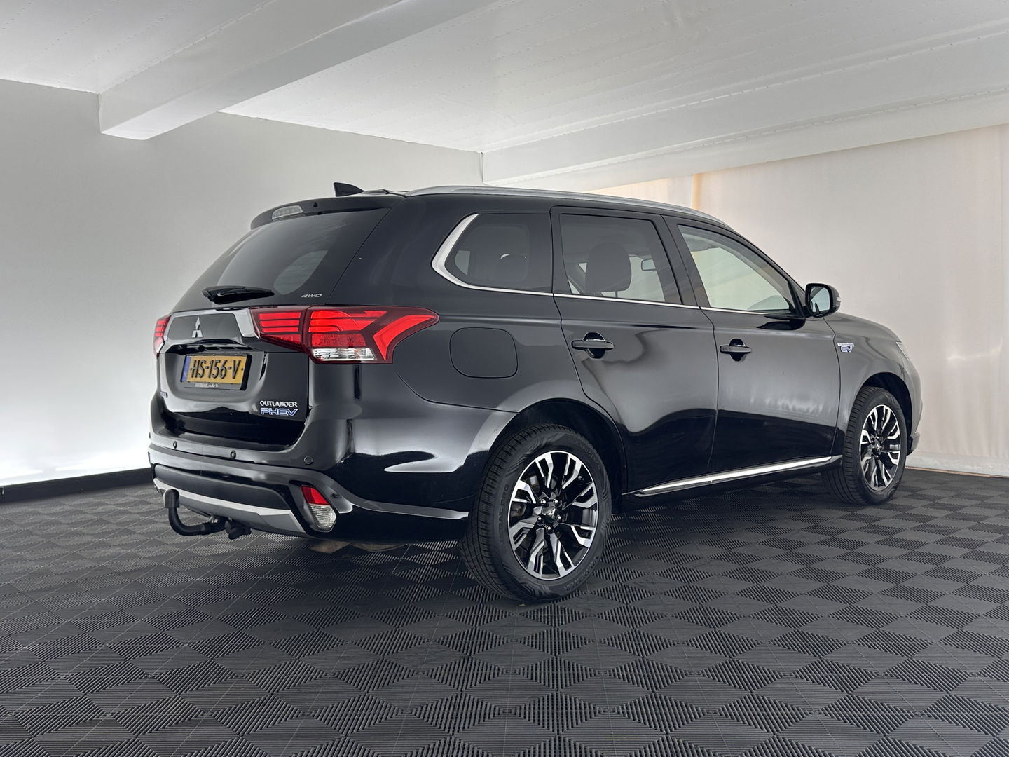 Mitsubishi Outlander 2.0 PHEV Executive Edition Aut.  *LEATHER-MICROFIBRE | NAVI-FULLMAP | KEYLESS | CAMERA | HEATED-COMFORTSEATS | ECC | PDC | CRUISE | 18''ALU | TOWBAR*